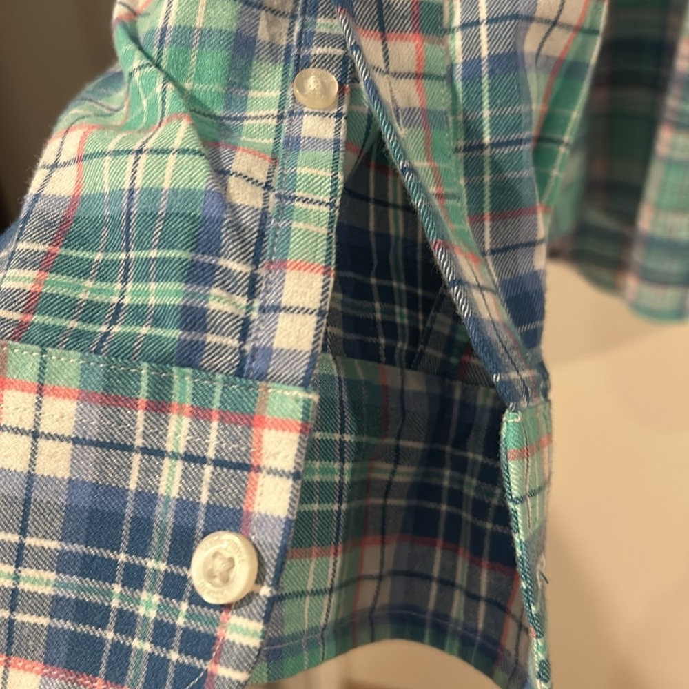 Great Looking Vineyard Vine Performance Tucker Sh… - image 5